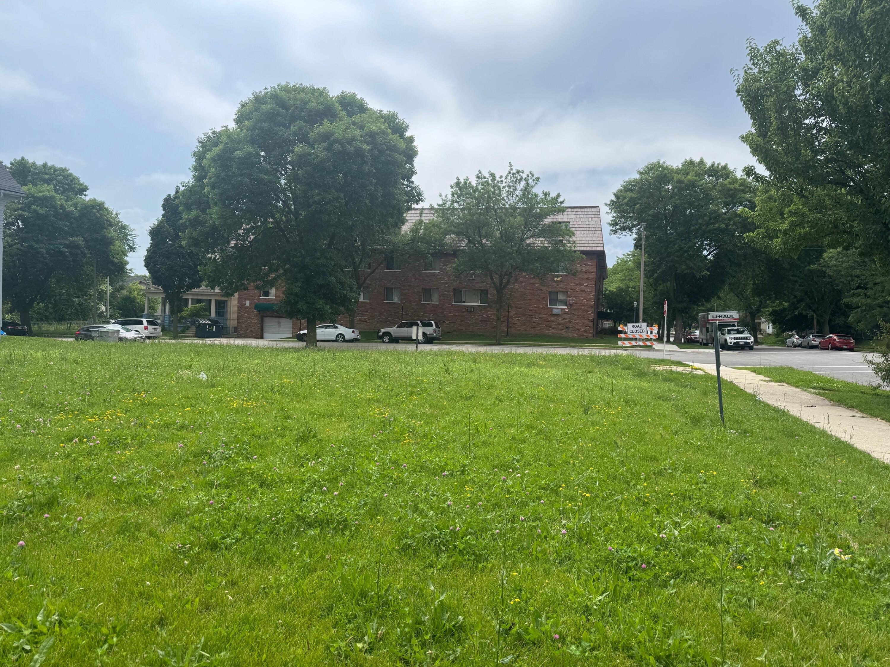 550 North 28th Street Milwaukee, WI 53208 - Photo 2 of 4 550 N 28th St 3