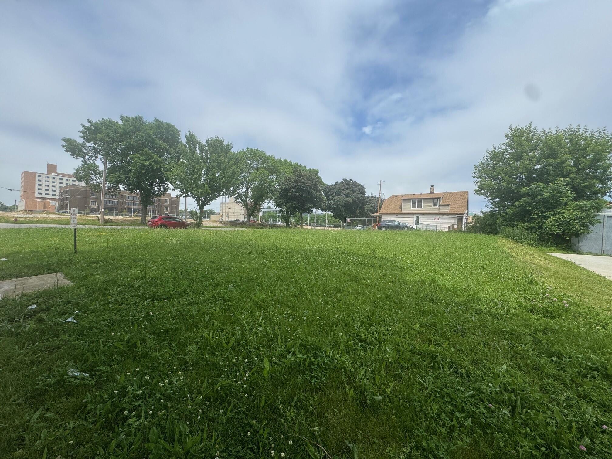 550 North 28th Street Milwaukee, WI 53208 - Photo 4 of 4 550 N 28th St 1