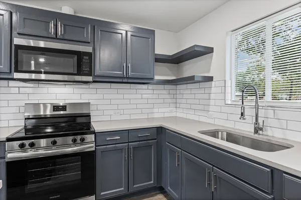 $1,900 | 1100 Monte Vista Drive, Lockhart, TX 78644