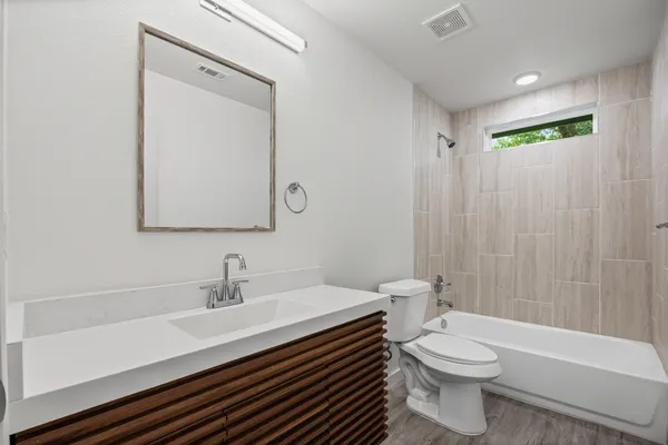 $1,900 | 1100 Monte Vista Drive, Lockhart, TX 78644