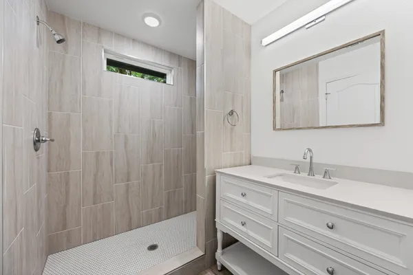 $1,900 | 1100 Monte Vista Drive, Lockhart, TX 78644