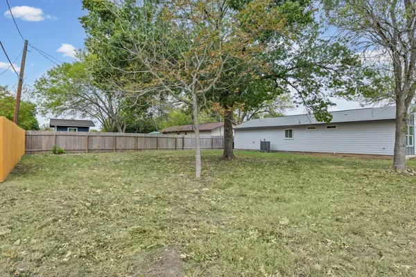 $1,900 | 1100 Monte Vista Drive, Lockhart, TX 78644