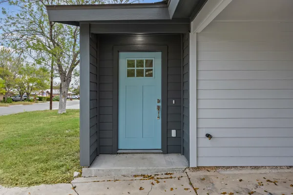 $1,900 | 1100 Monte Vista Drive, Lockhart, TX 78644