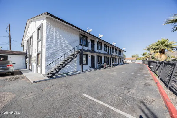 $795 | 1703 West Mountain View Road, Unit 1, Phoenix, AZ 85021