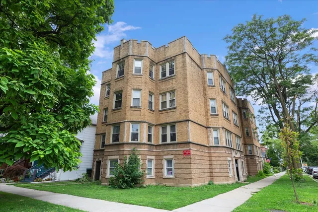 $1,795 | 4055 North Spaulding Avenue, Unit 1, Chicago, IL 60618