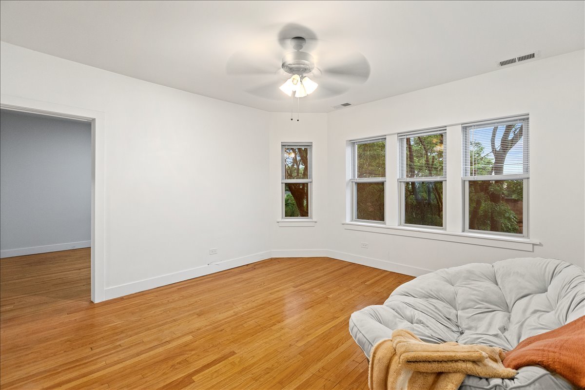 4055 North Spaulding Avenue, Unit 1 Chicago, IL 60618 - Photo 3 of 18