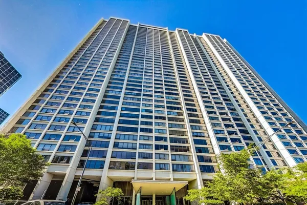 $321,000 | 2800 North Lake Shore Drive, Unit 414, Chicago, IL 60657
