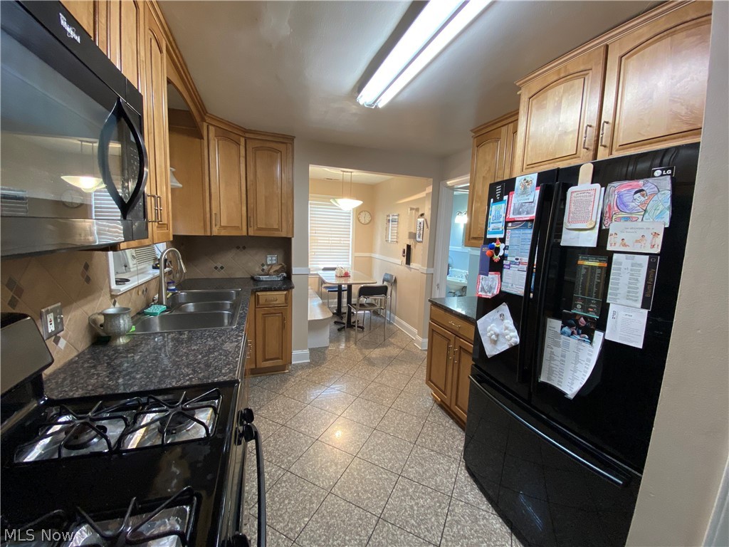 3577 Shannon Road Cleveland Heights, OH 44118 - Photo 15 of 32