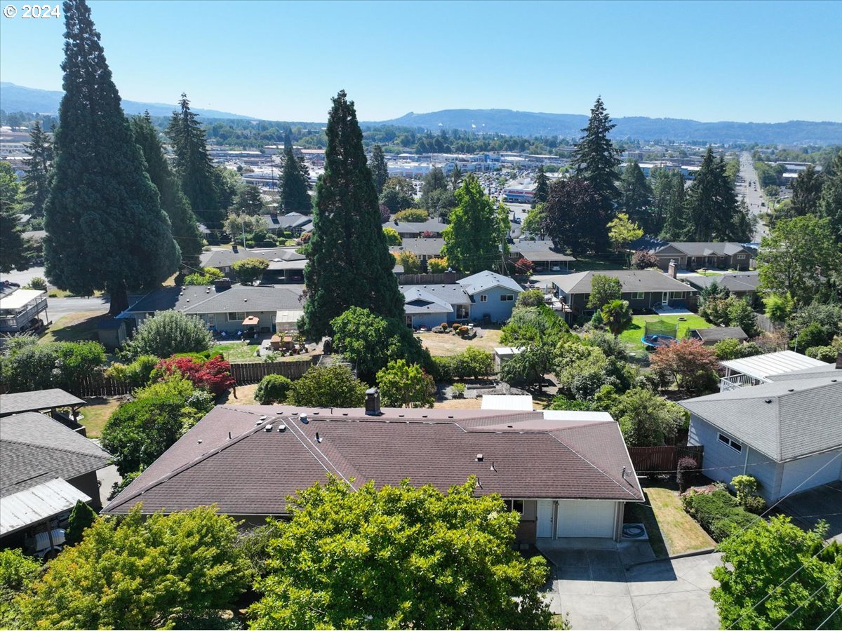 2057 Cascade Way Longview, WA 98632 - Photo 2 of 35 Gallery Image 2