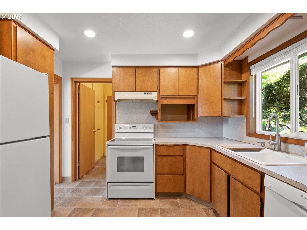 2057 Cascade Way Longview, WA 98632 - Photo 10 of 35 Gallery Image 10