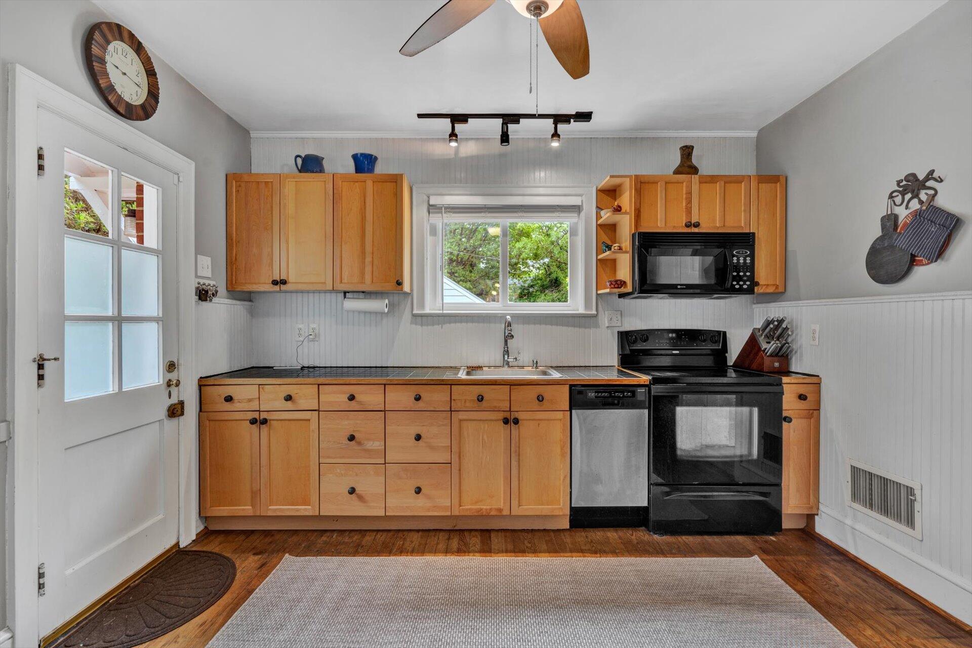 1808 Wakefield Road Southwest Roanoke, VA 24015 - Photo 8 of 38 08-DSC5432