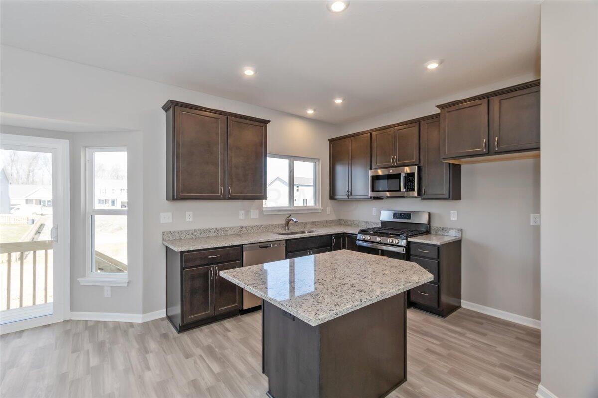 453 Randall Road Delaware, OH 43015 - Photo 6 of 37 06-Kitchen
