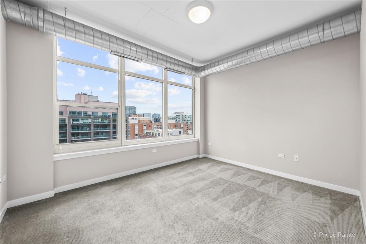 909 West Washington Boulevard, Unit 803 Chicago, IL 60607 - Photo 12 of 21 a view of an empty room with a window