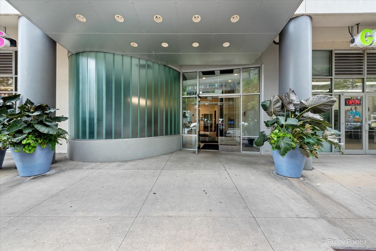909 West Washington Boulevard, Unit 803 Chicago, IL 60607 - Photo 3 of 21
