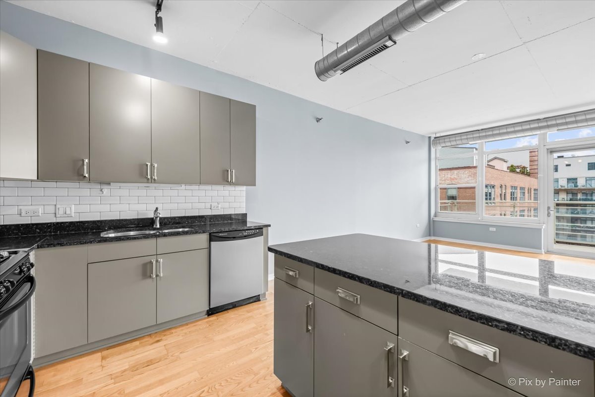 909 West Washington Boulevard, Unit 803 Chicago, IL 60607 - Photo 10 of 21 a kitchen with granite countertop a sink and a white cabinets