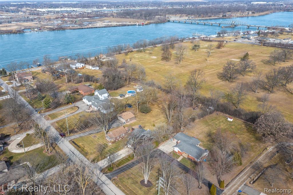 10440 Ruthmere Avenue Grosse Ile, MI 48138 - Photo 17 of 20 Gallery Image 17