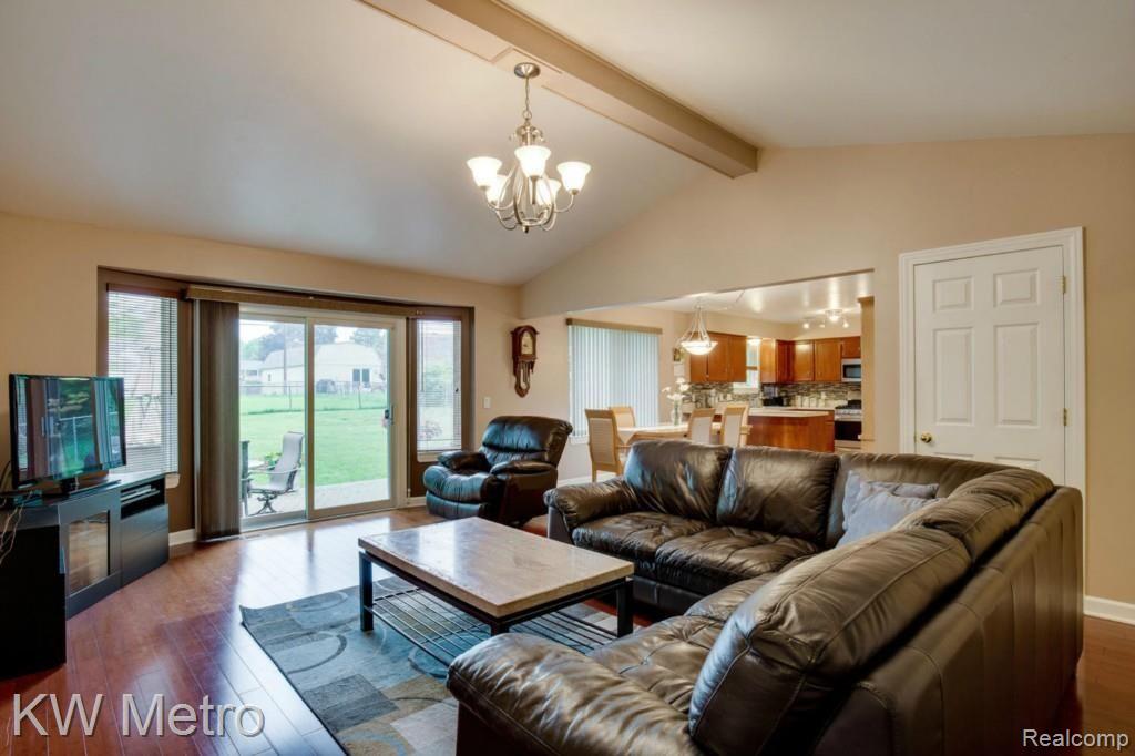 2800 York Rd Rochester Hills-large-005-Great Room-1500x1000-72dpi.jpg
