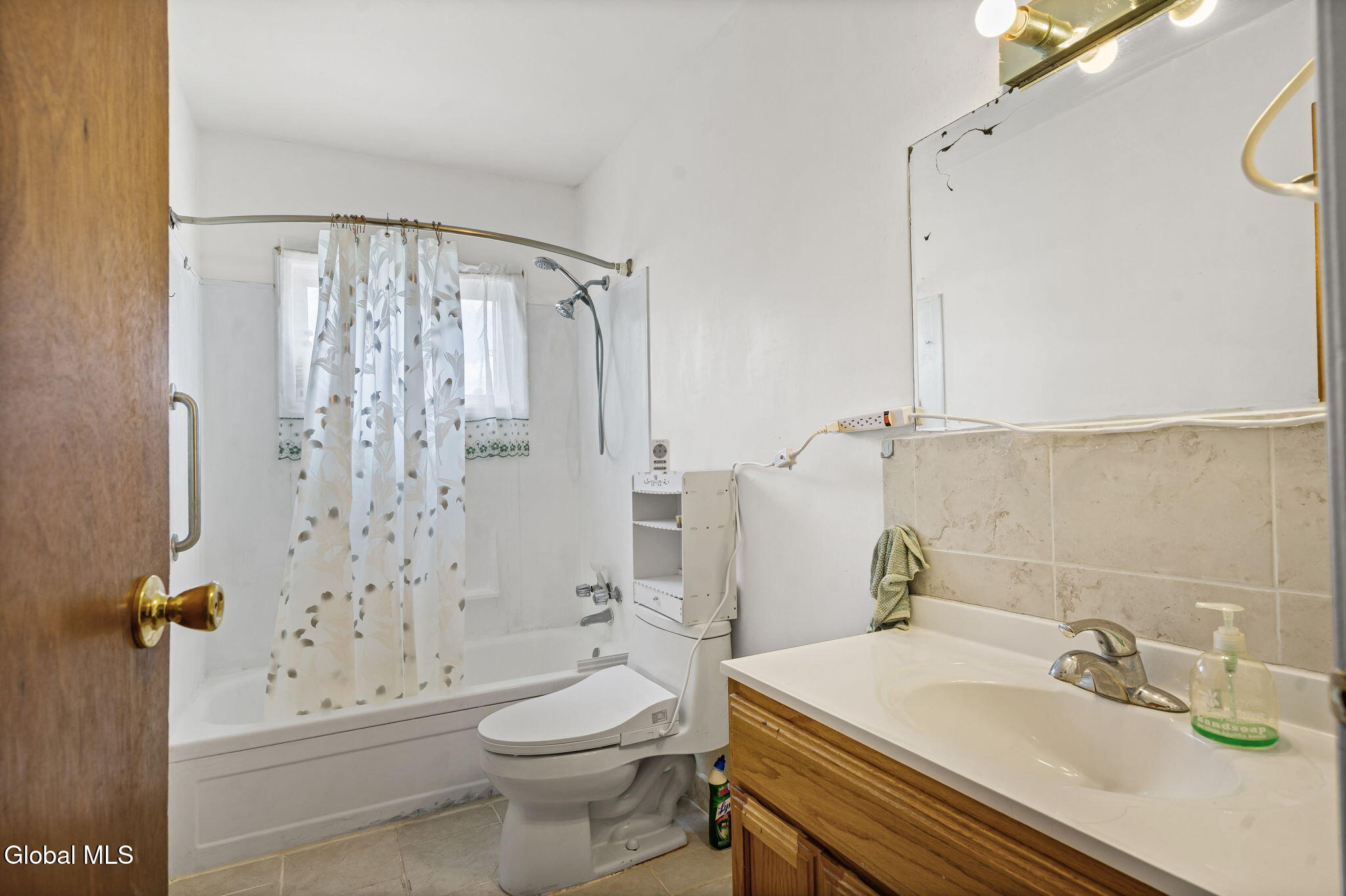 327 Manchester Road Schenectady, NY 12304 - Photo 7 of 16 15-web-or-mls-327-manchester-rd