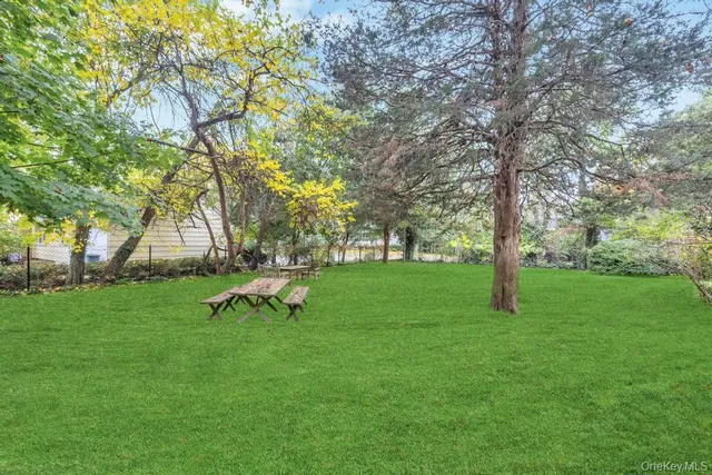 $989,000 | 89 Van Brunt Manor Road, Brookhaven, NY 11733