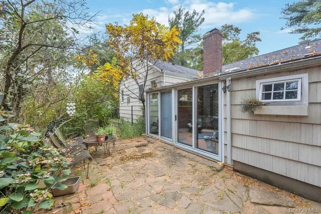 $989,000 | 89 Van Brunt Manor Road, Brookhaven, NY 11733