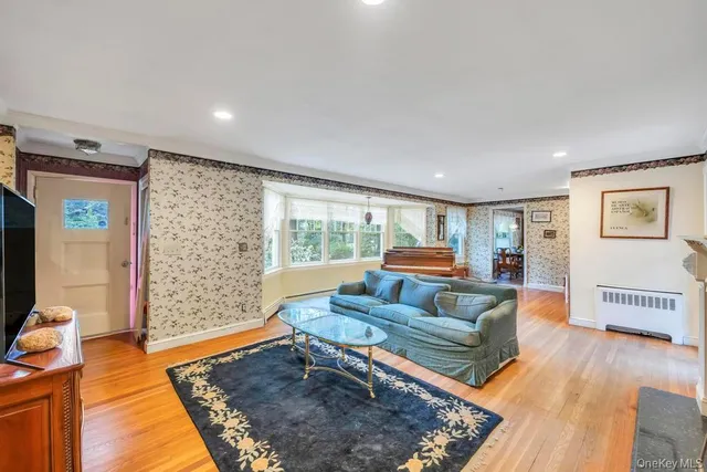 $989,000 | 89 Van Brunt Manor Road, Brookhaven, NY 11733