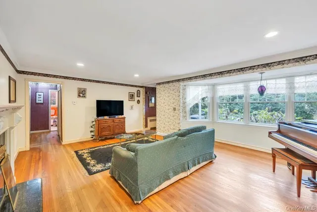 $989,000 | 89 Van Brunt Manor Road, Brookhaven, NY 11733