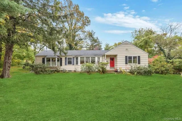 $989,000 | 89 Van Brunt Manor Road, Brookhaven, NY 11733