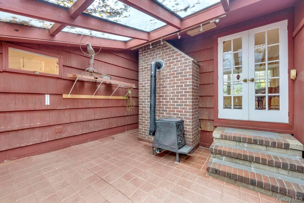 89 Van Brunt Manor Road Setauket, NY 11733 - Photo 29 of 41 a backyard of a house