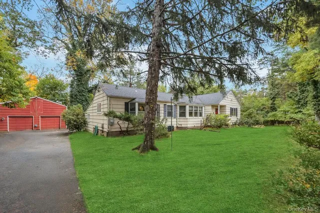 $989,000 | 89 Van Brunt Manor Road, Brookhaven, NY 11733