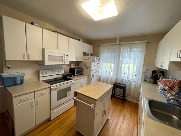 18-20 Coombs Road Worcester, MA 01602 - Photo 11 of 42 Gallery Image 11