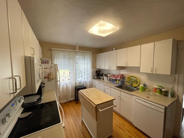 18-20 Coombs Road Worcester, MA 01602 - Photo 10 of 42 Gallery Image 10
