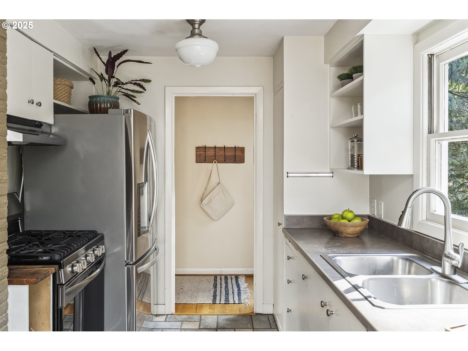 11140 Southwest Lancaster Road Portland, OR 97219 - Photo 10 of 48 Gallery Image 10