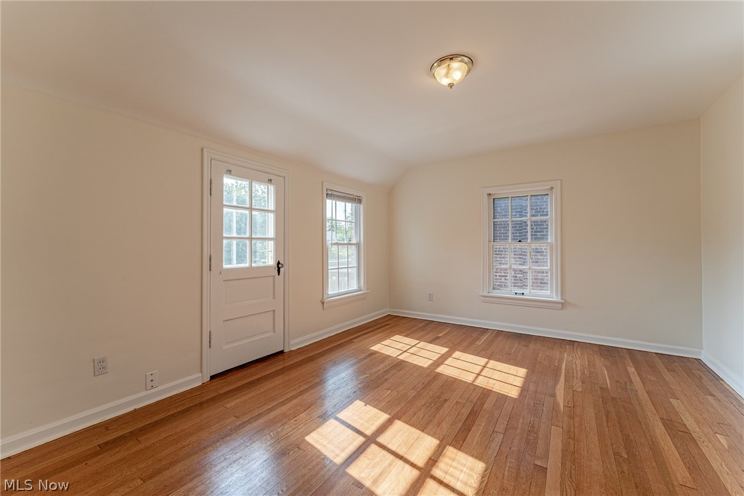 2399 Eardley Road Cleveland, OH 44118 - Photo 17 of 33 Gallery Image 17