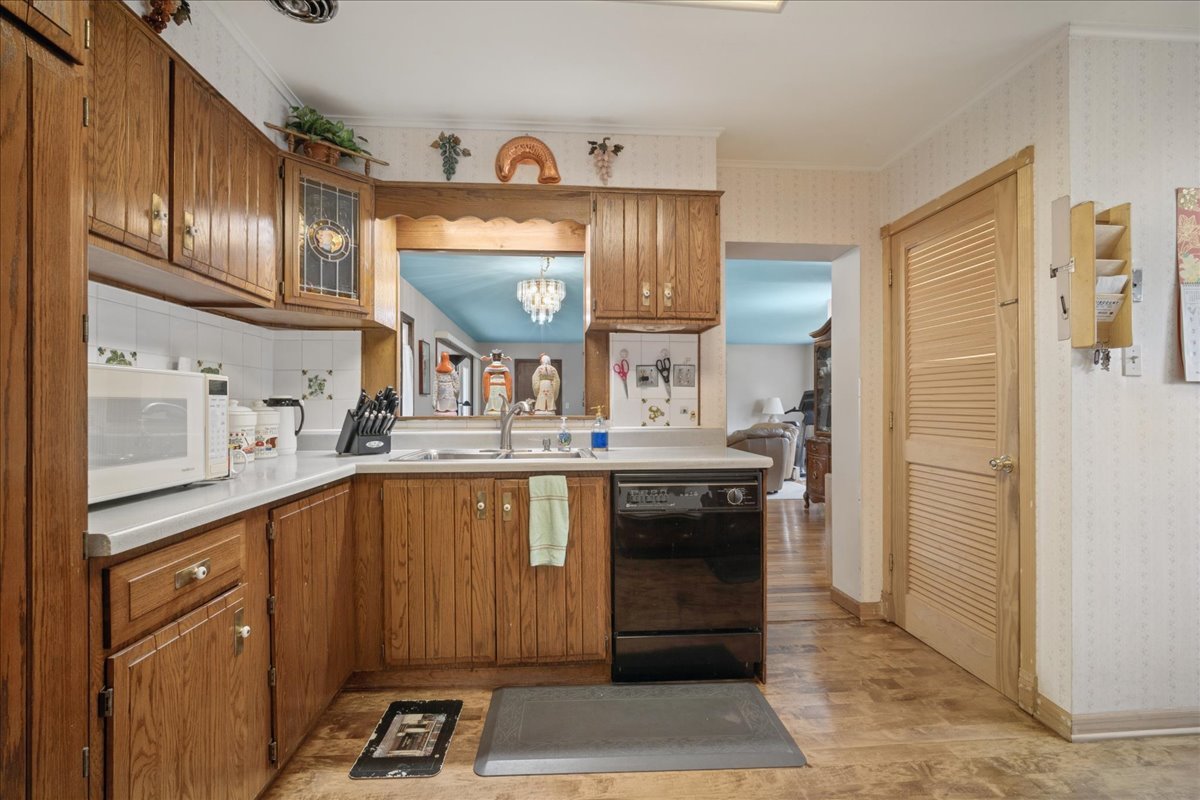 1112 Whitfield Road Northbrook, IL 60062 - Photo 7 of 23 Gallery Image 7