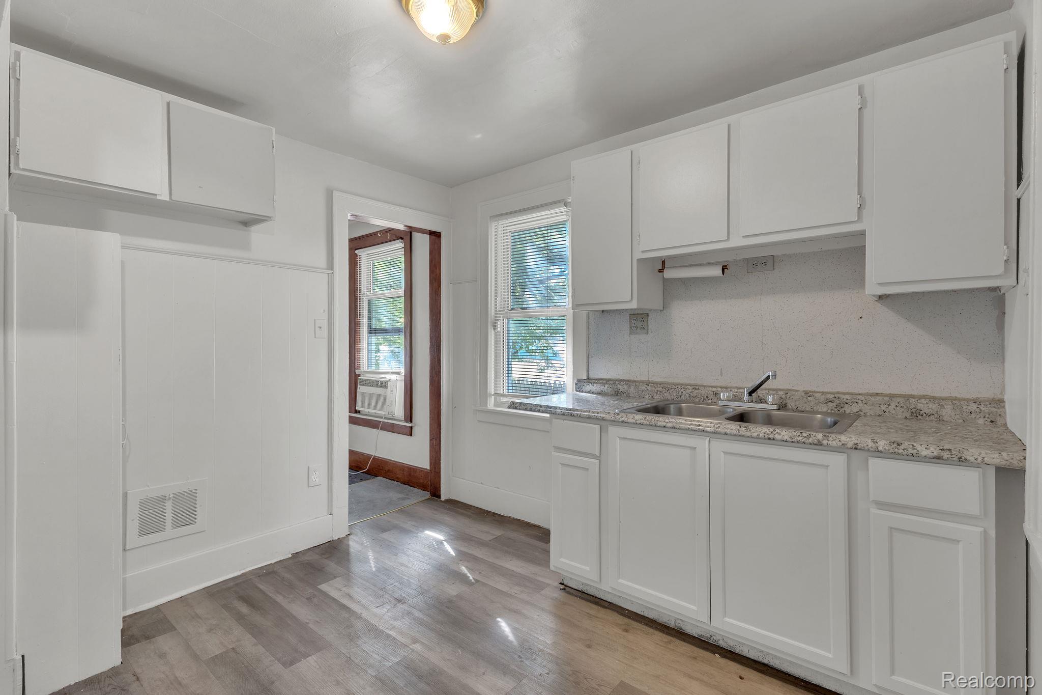 4877 Maynard Street Detroit, MI 48215 - Photo 12 of 41 17-web-or-mls-FZ3A6797.jpg