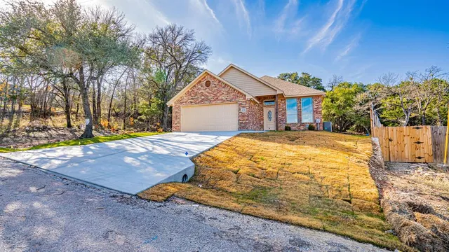$284,900 | 2718 Austin Drive, Granbury, TX 76048