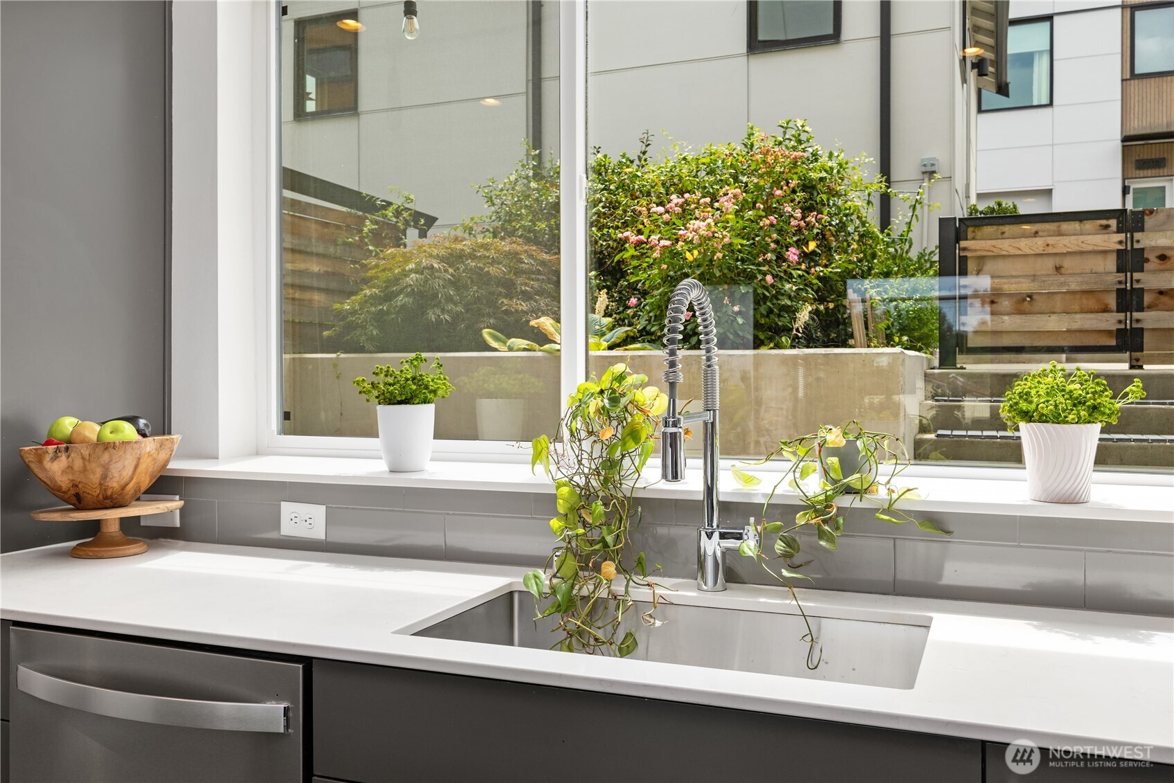 3901 South Cloverdale Street, Unit E Seattle, WA 98118 - Photo 14 of 29