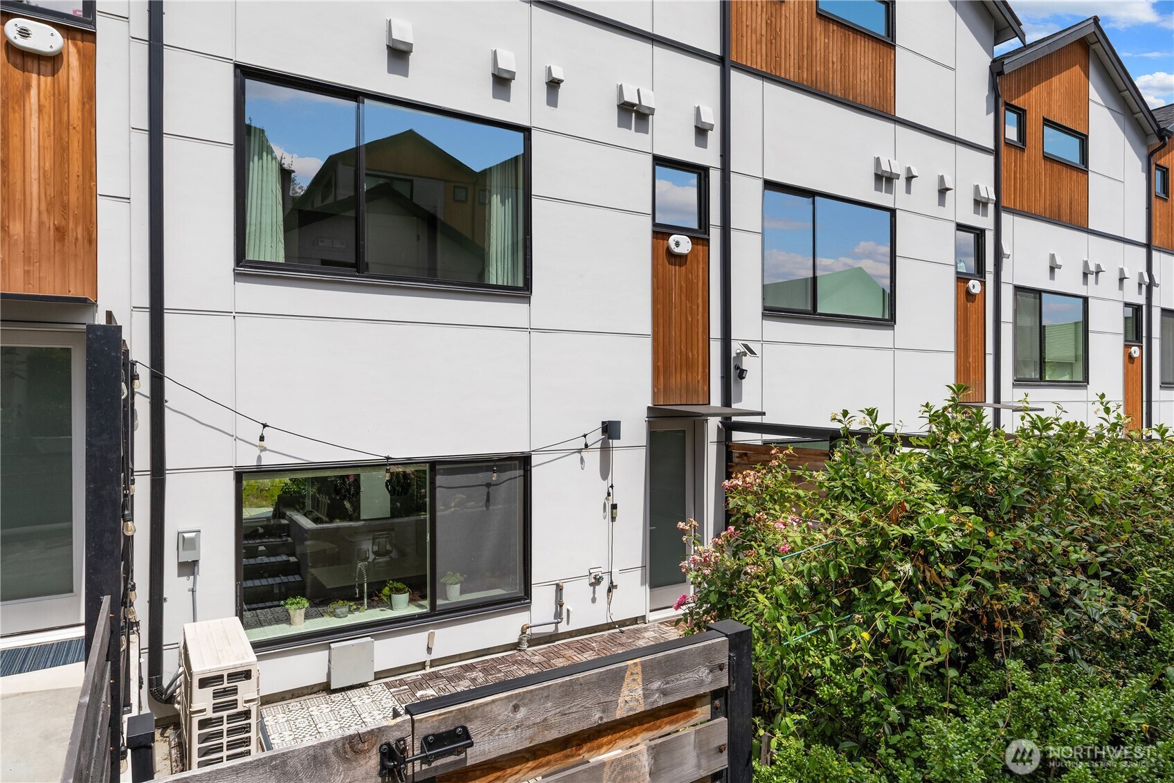 3901 South Cloverdale Street, Unit E Seattle, WA 98118 - Photo 3 of 29