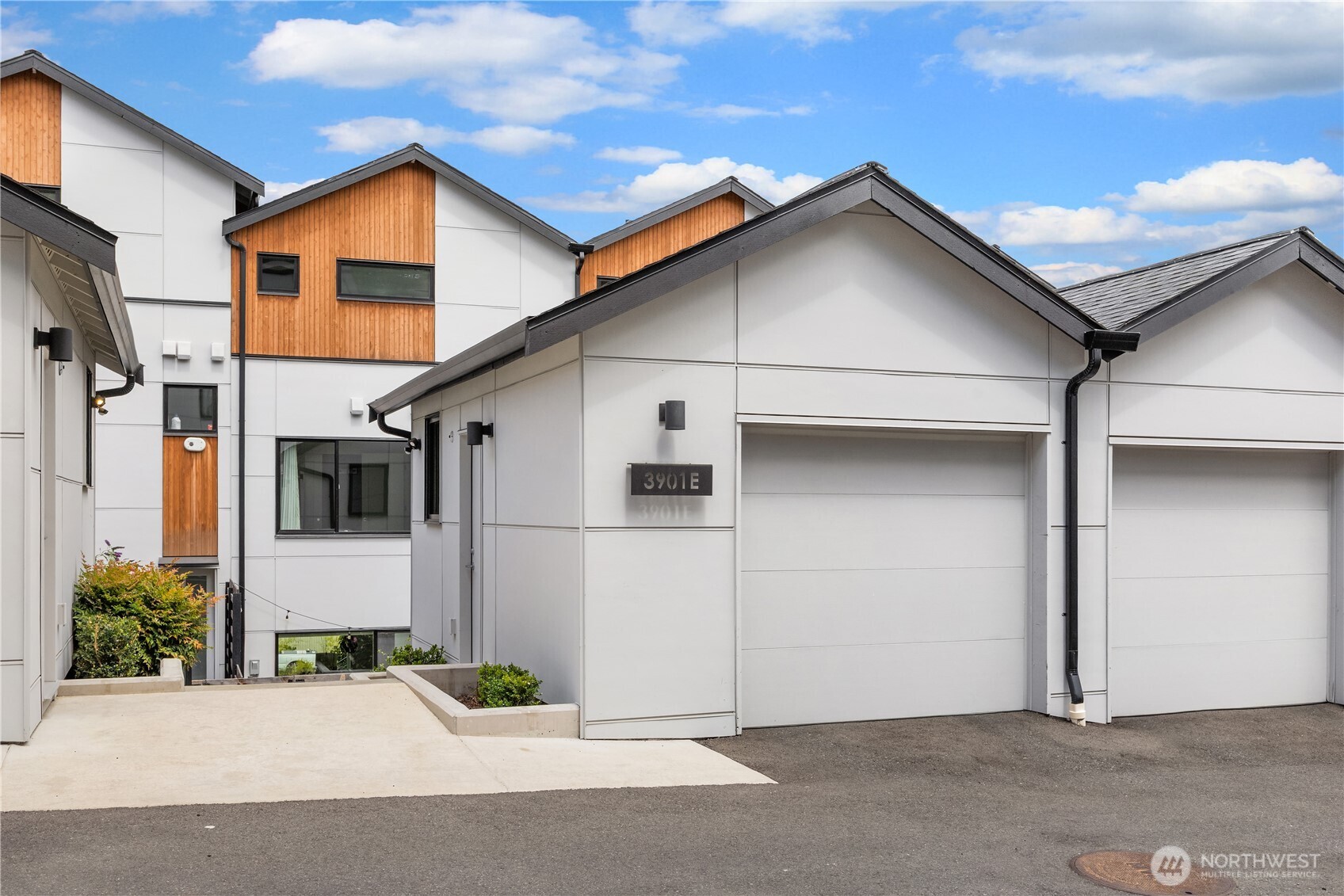 3901 South Cloverdale Street, Unit E Seattle, WA 98118 - Photo 4 of 29