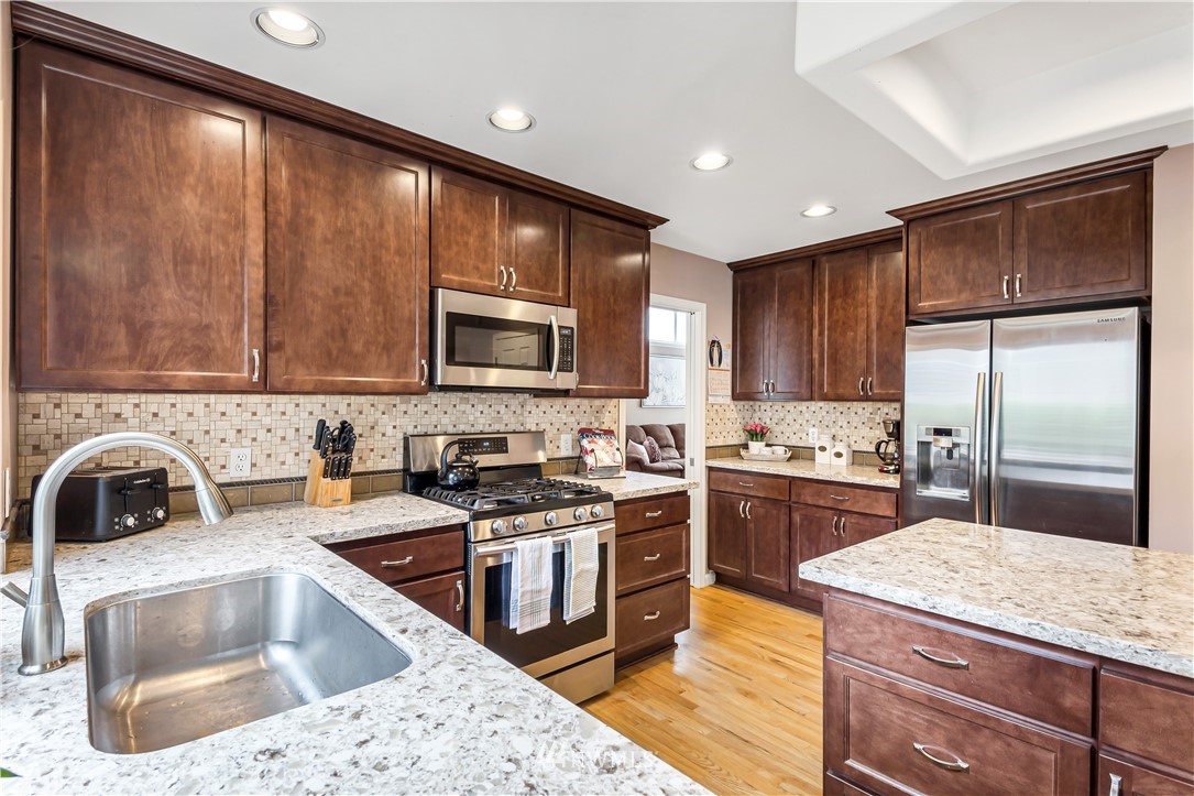 8812 Northeast 198th Street Bothell, WA 98011 - Photo 10 of 31 Gallery Image 10