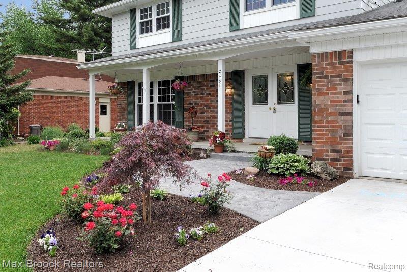 2451 Eaton Gate Road Lake Orion, MI 48360 - Photo 2 of 25 003DSC_0682 copysky.jpg