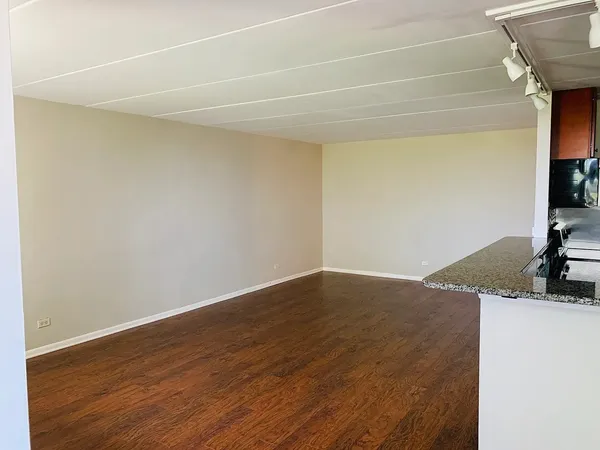 $1,950 | 225 South Rohlwing Road, Unit 518, Palatine, IL 60074