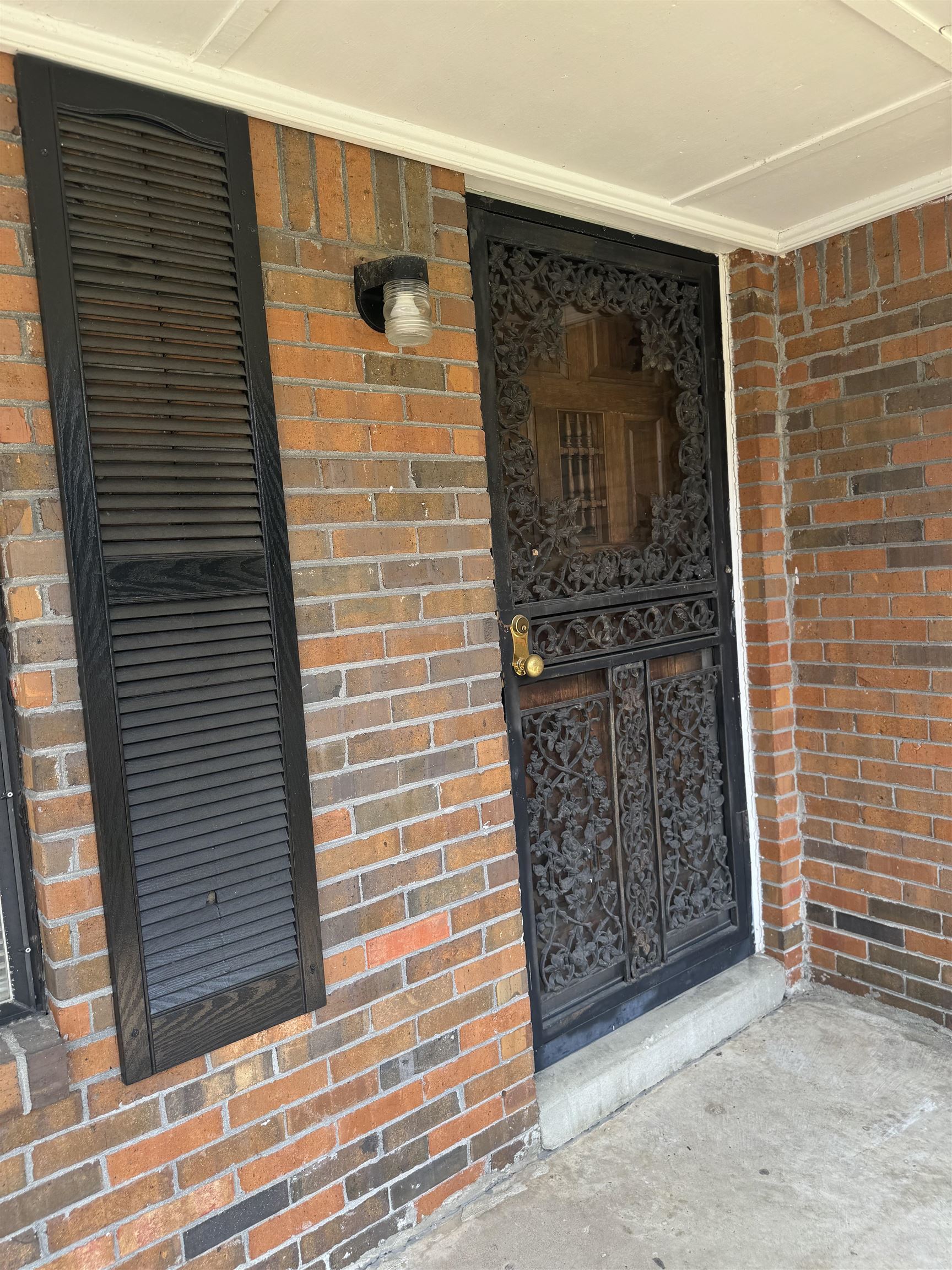 3289 Graves Road Memphis, TN 38116 - Photo 3 of 23 a view of front door and wooden door