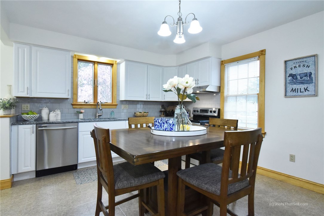 58 Stone Street Coventry, RI 02816 - Photo 8 of 32 Dining area