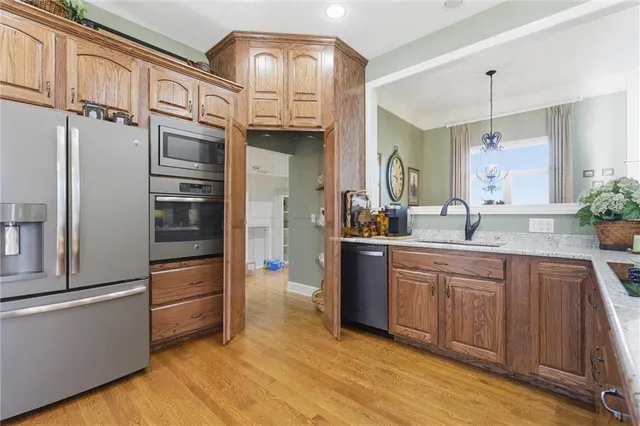 $665,000 | 900 Oakmont Drive, Lansing, KS 66043