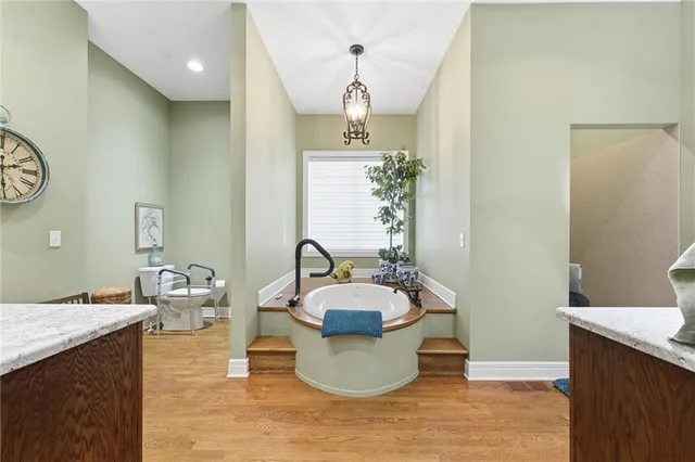 $665,000 | 900 Oakmont Drive, Lansing, KS 66043