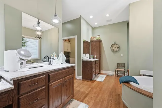 $665,000 | 900 Oakmont Drive, Lansing, KS 66043