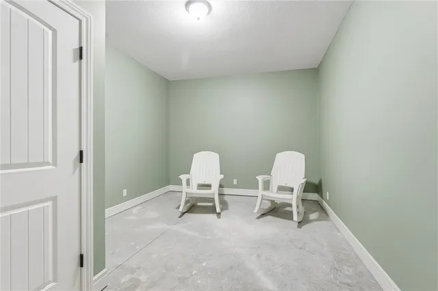 $665,000 | 900 Oakmont Drive, Lansing, KS 66043