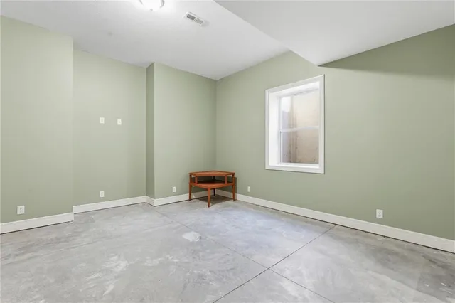 $665,000 | 900 Oakmont Drive, Lansing, KS 66043