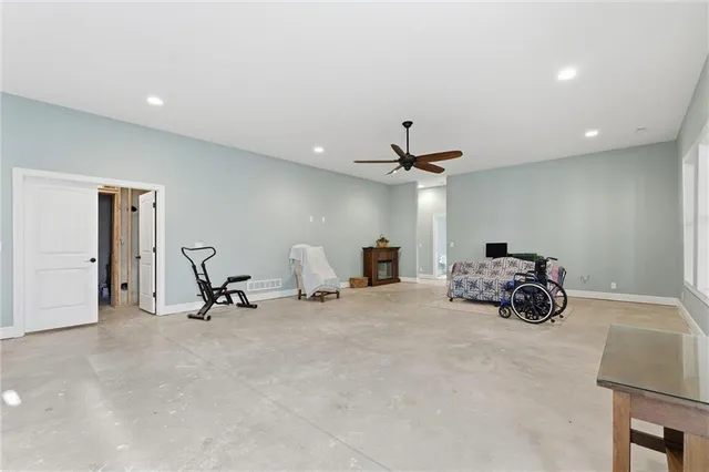 $665,000 | 900 Oakmont Drive, Lansing, KS 66043